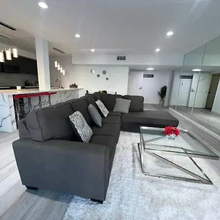 Hollywood 2 Bedroom Apartment